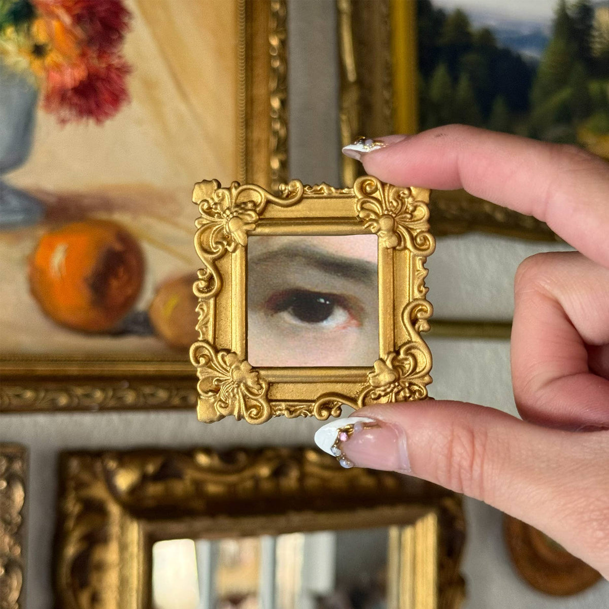 Vintage Style Resin ornate Mini Ladies Eye Art print Magnet