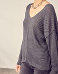 ROBIN V-NECK KNIT TOP