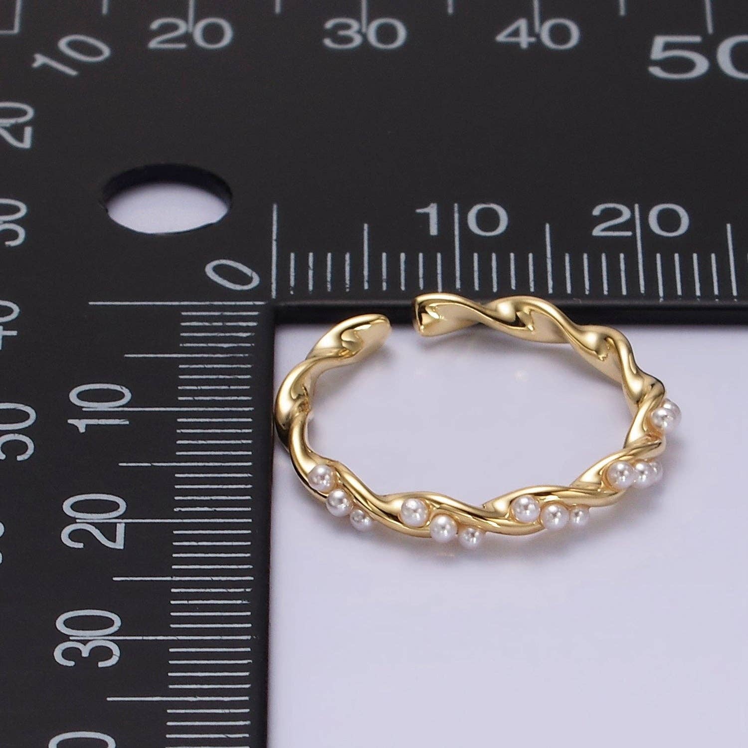 14K Gold Pearl Lined Twisted Ring
