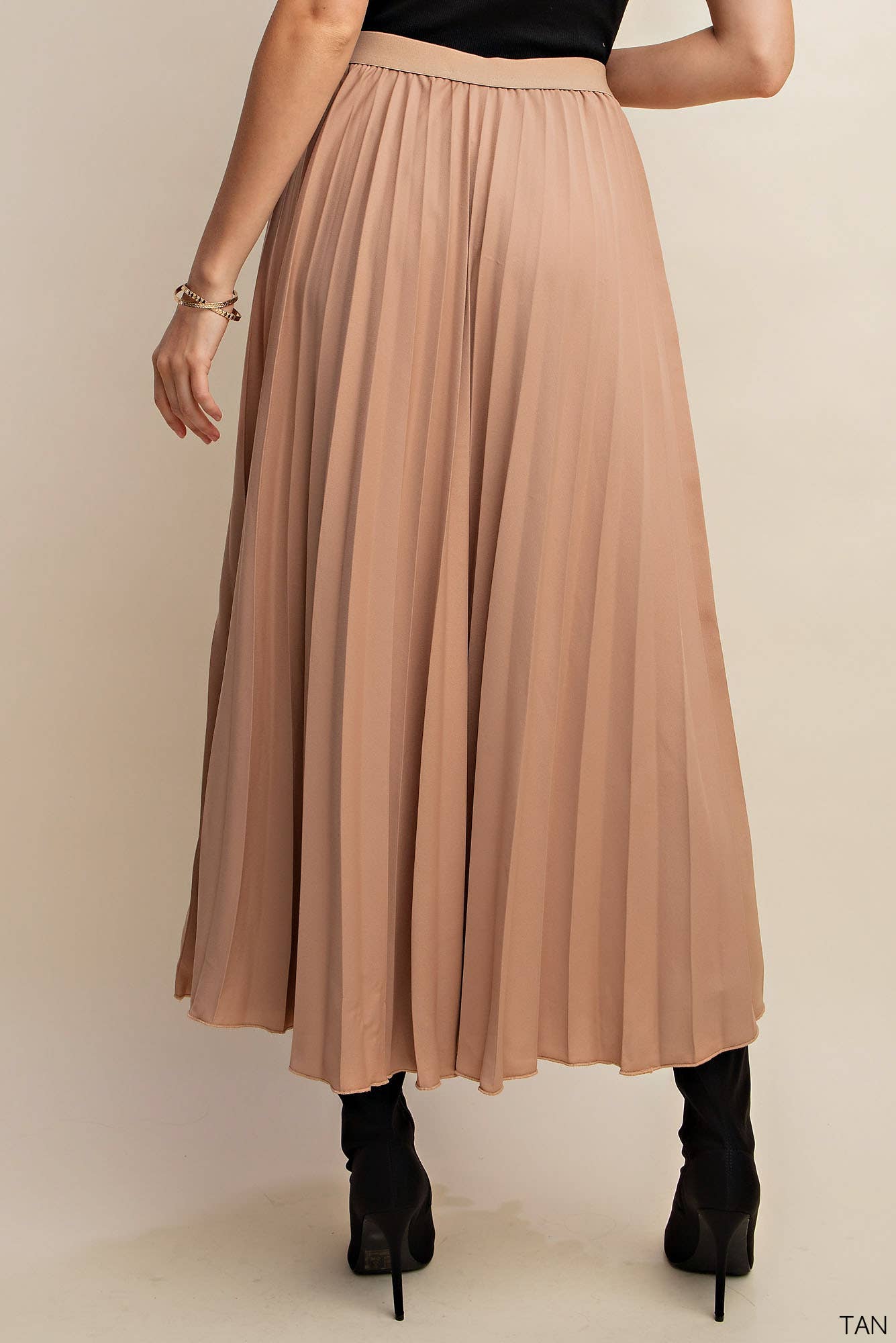 Pleated maxi skirt top tan