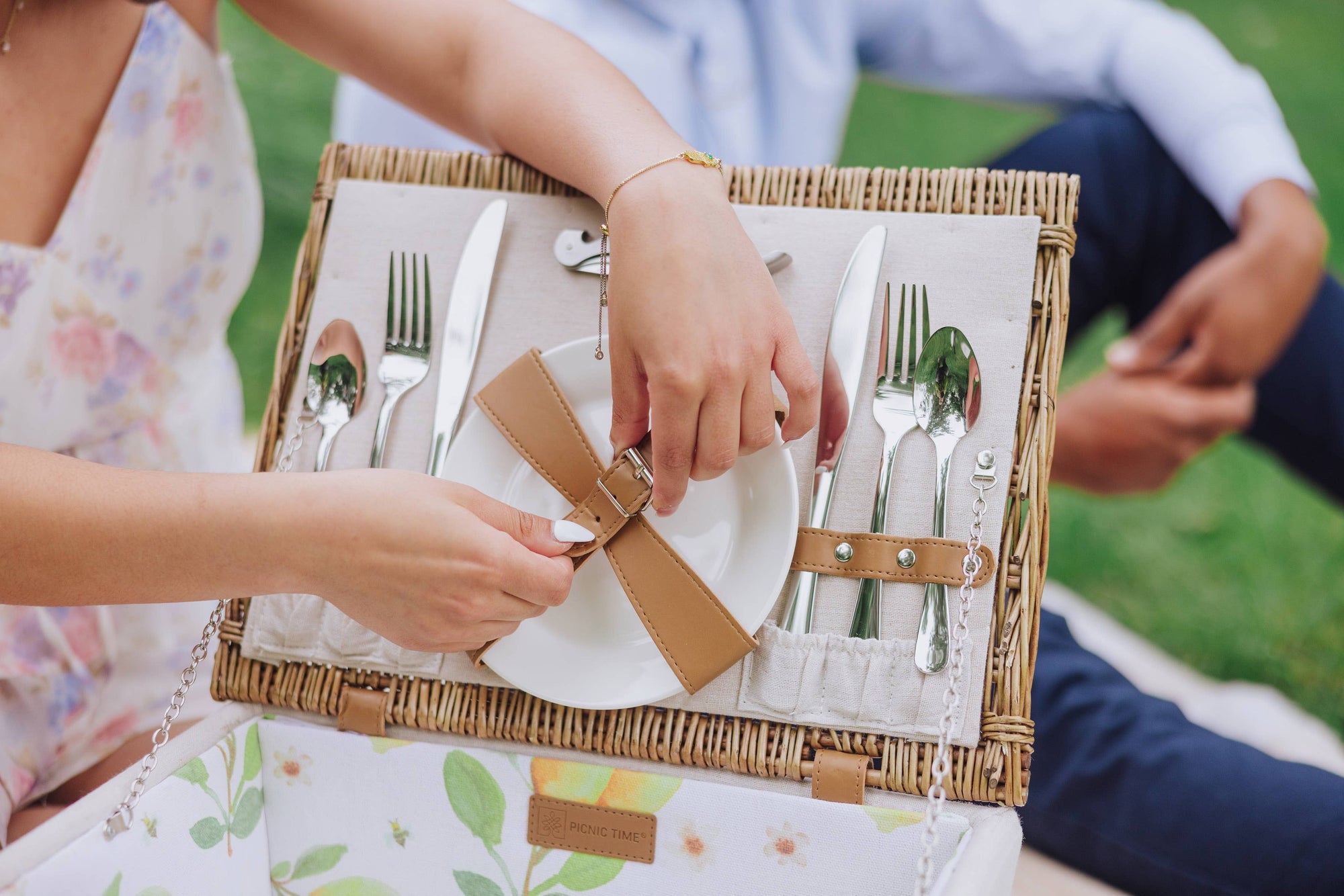 Lemongrove Picnic Basket