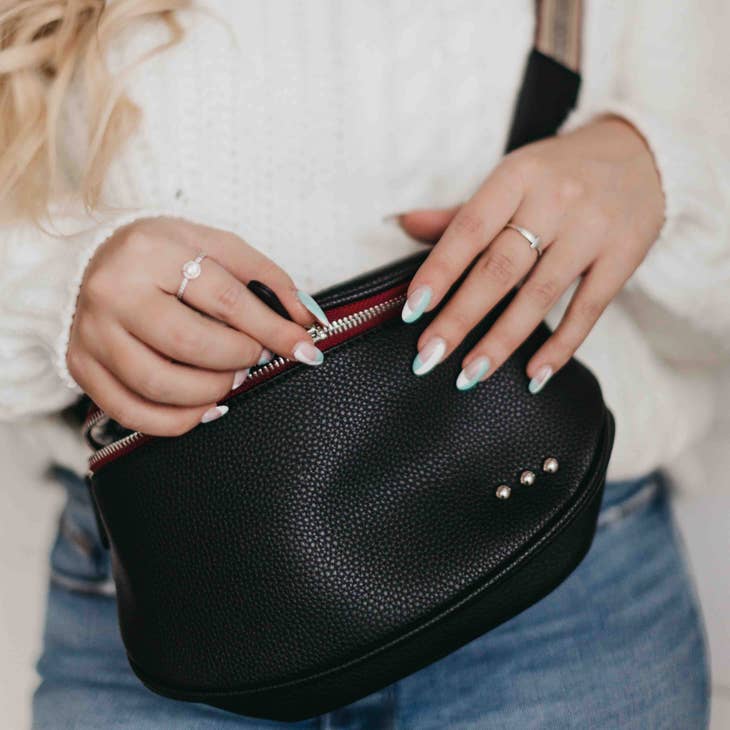 Sutton Crossbody Sling Bag / Black
