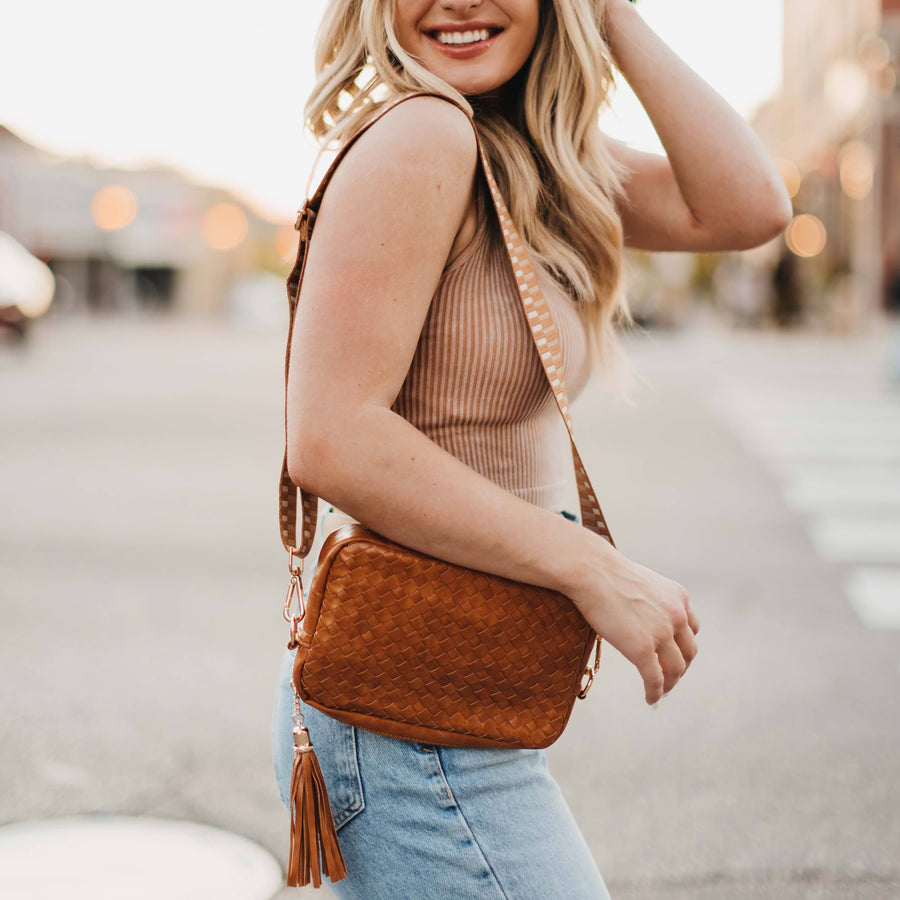 Woven Willow Crossbody Bag / Brown